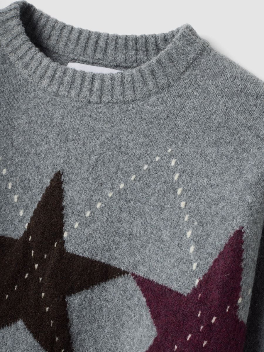 Maglia grigia in tessuto elasticizzato con motivo a stelle over fit_1
