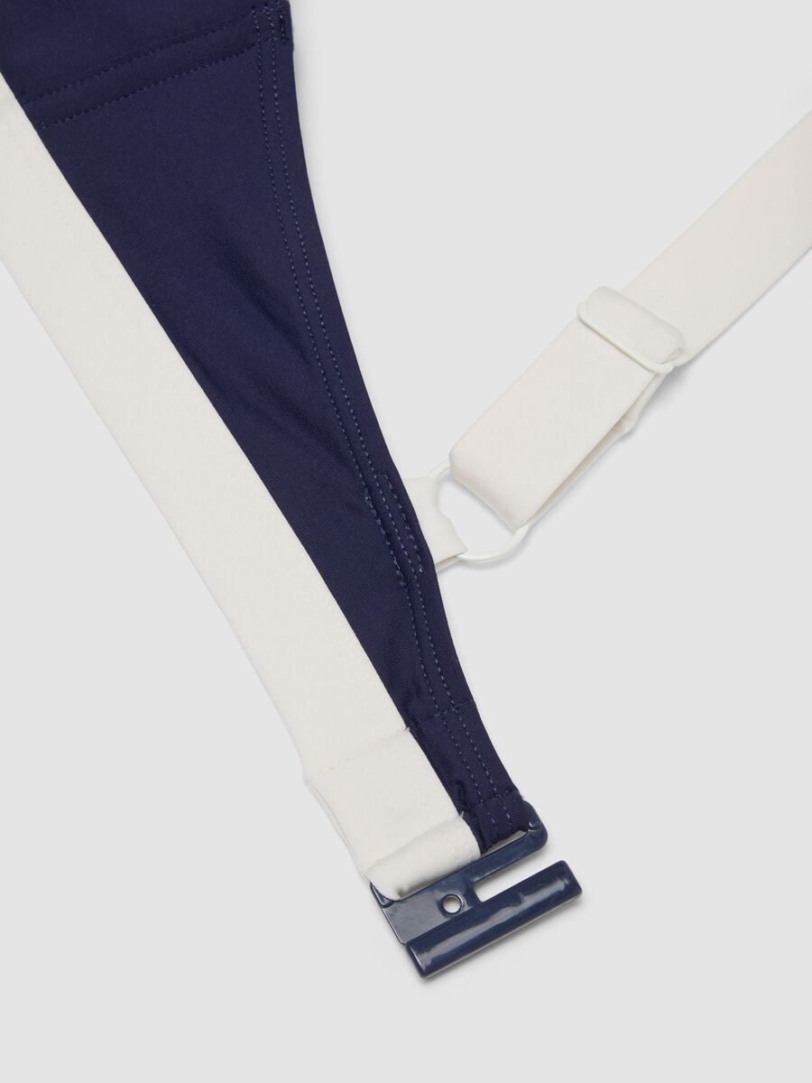 Bikini blu in tessuto elasticizzato con profili a contrasto_5