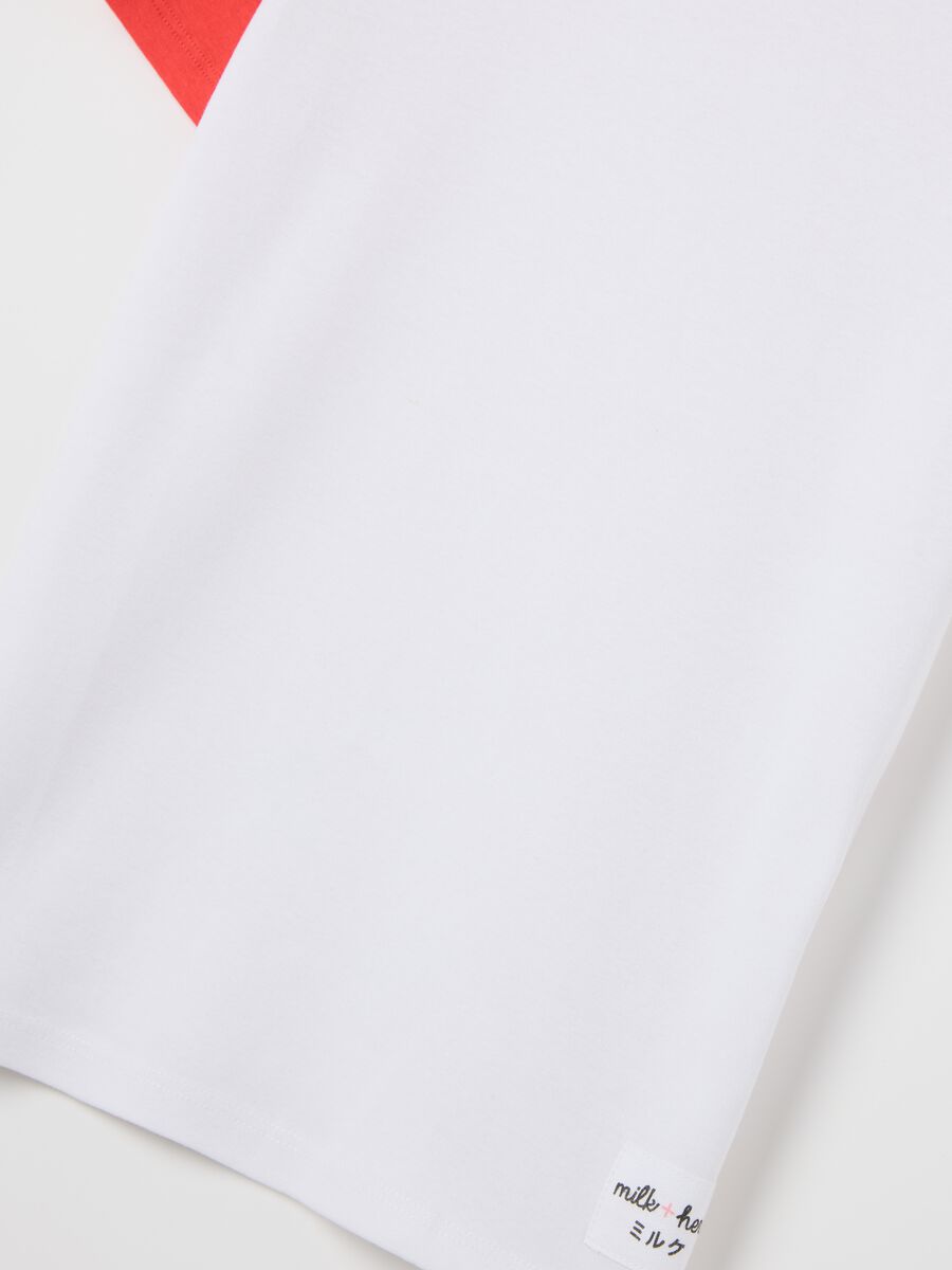 White T-shirt with red raglan sleeves_5