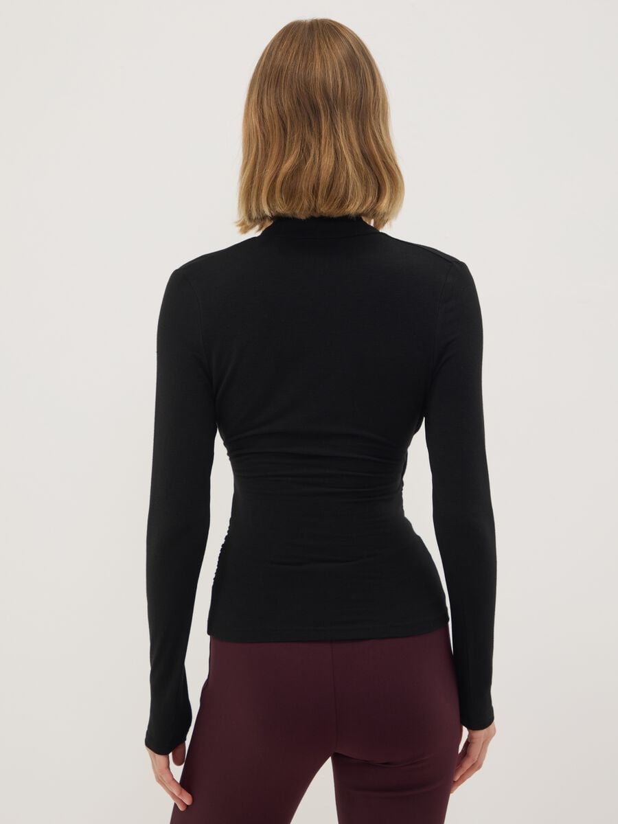 T-shirt nera in viscosa, seta e lana elasticizzata girocollo regular fit_3