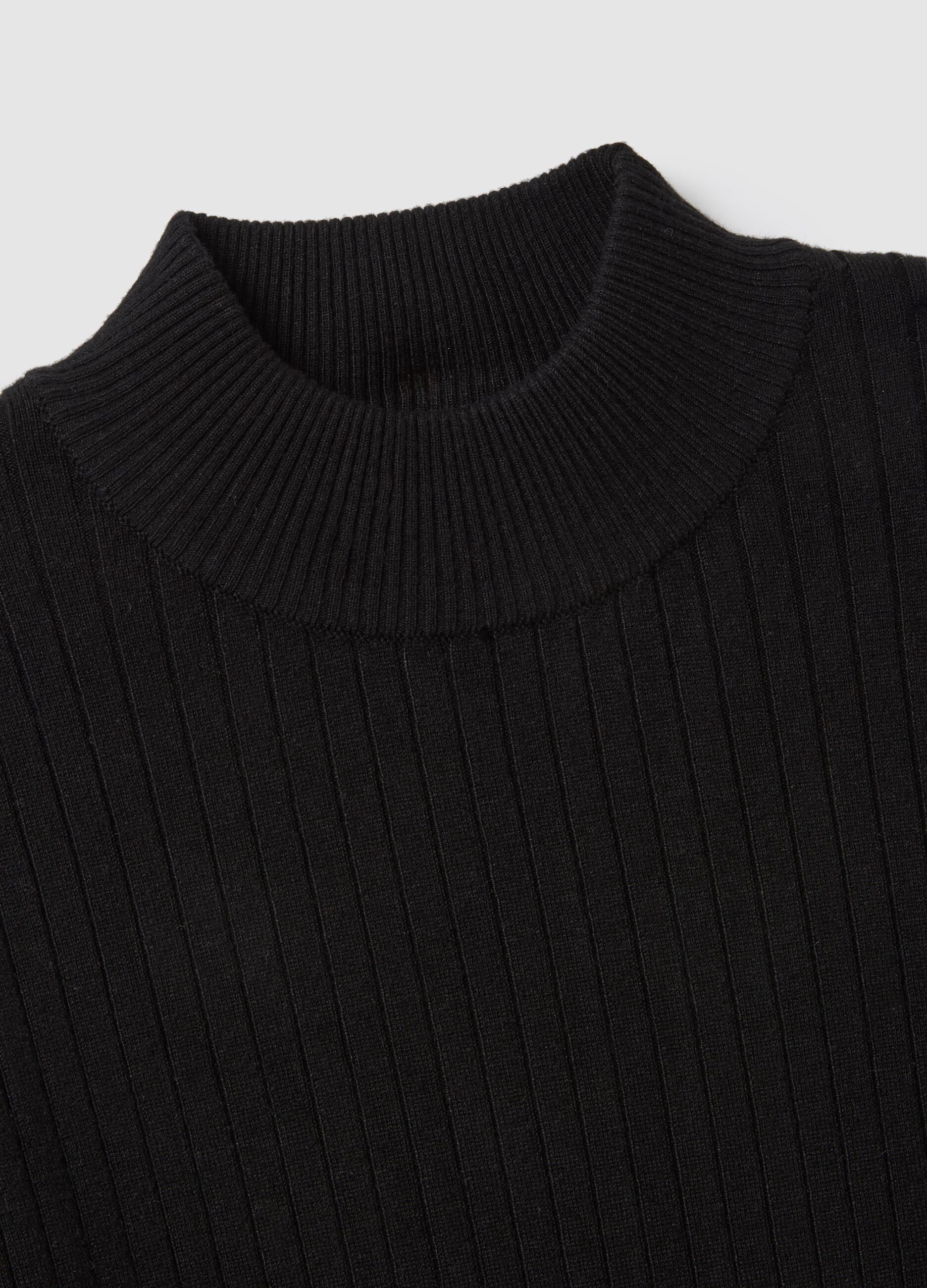 Black fitted viscose jumper