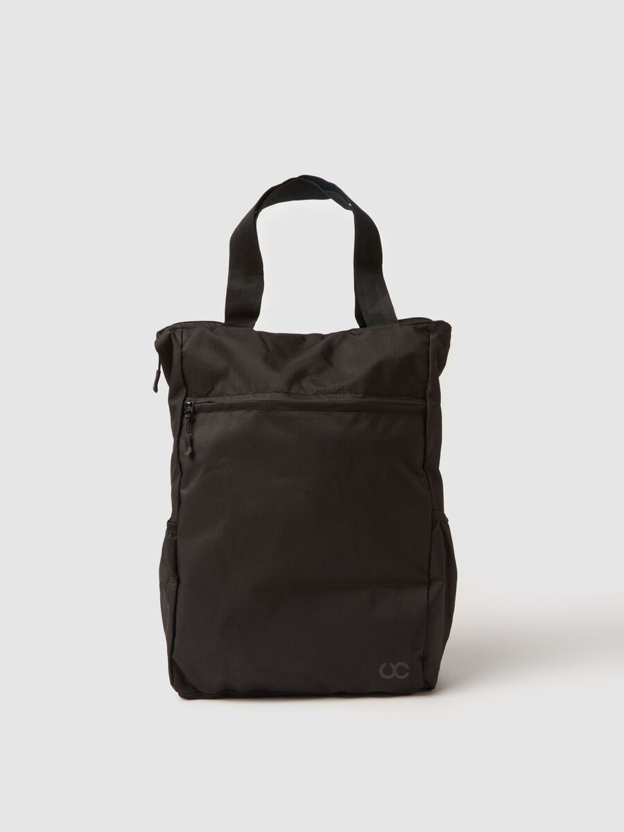 Black sports bag with practical fit_0