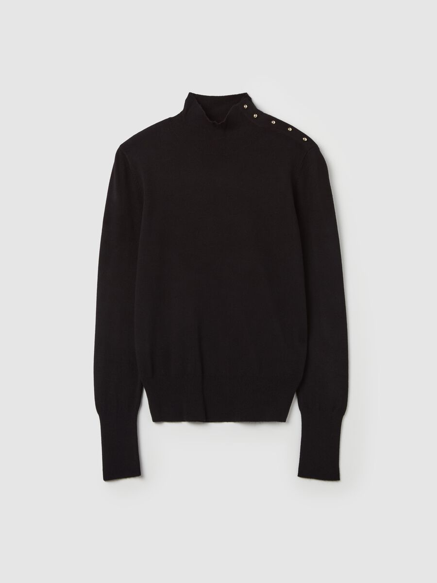 Pullover with high neck and buttons_4