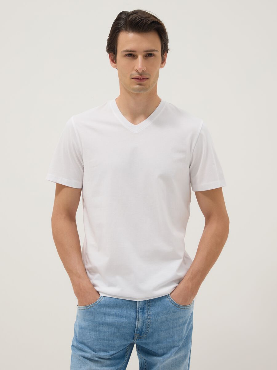 T-shirt in puro cotone bianco regular fit con scollo a V_0