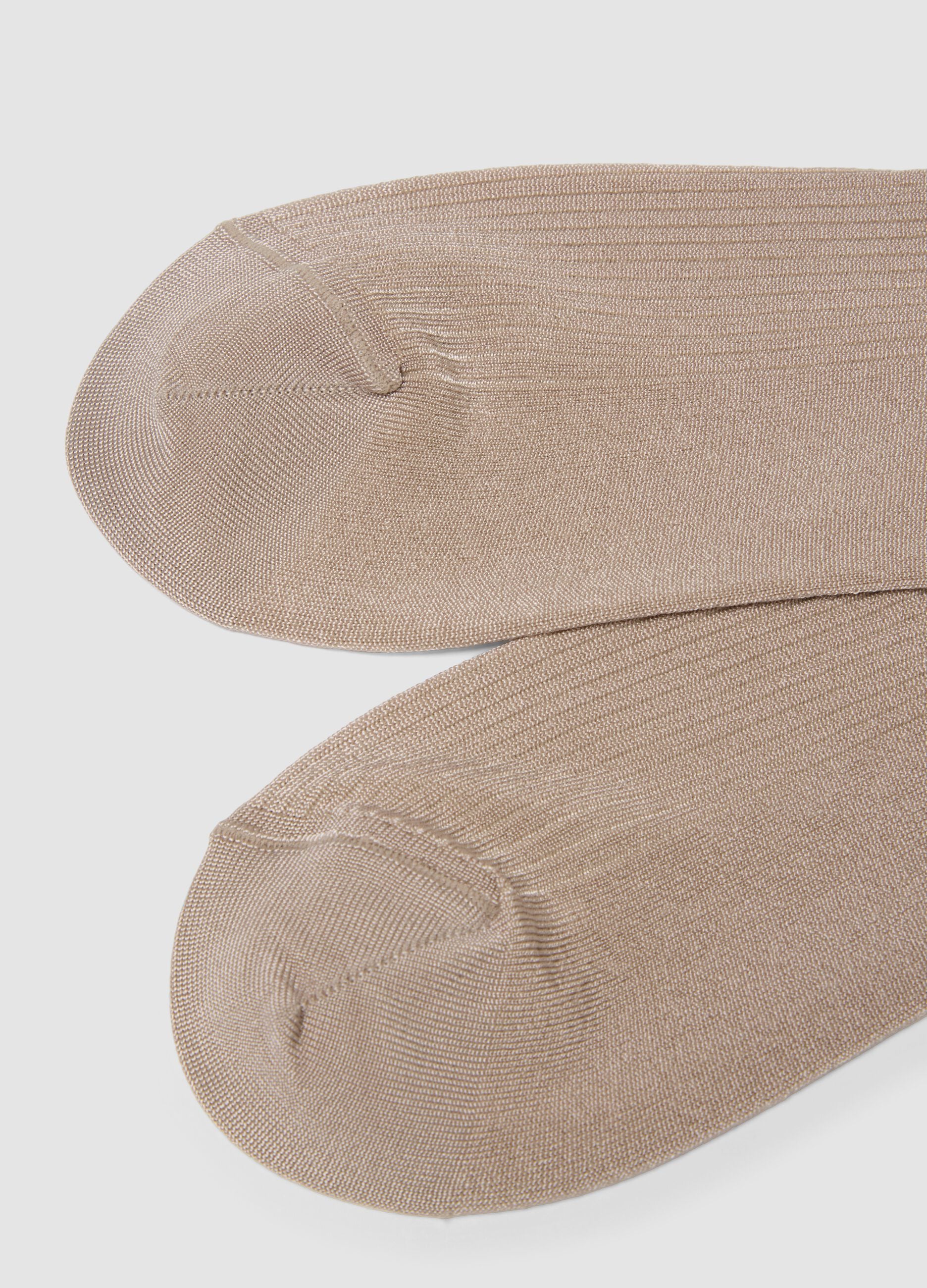 Beige ribbed stretch viscose socks