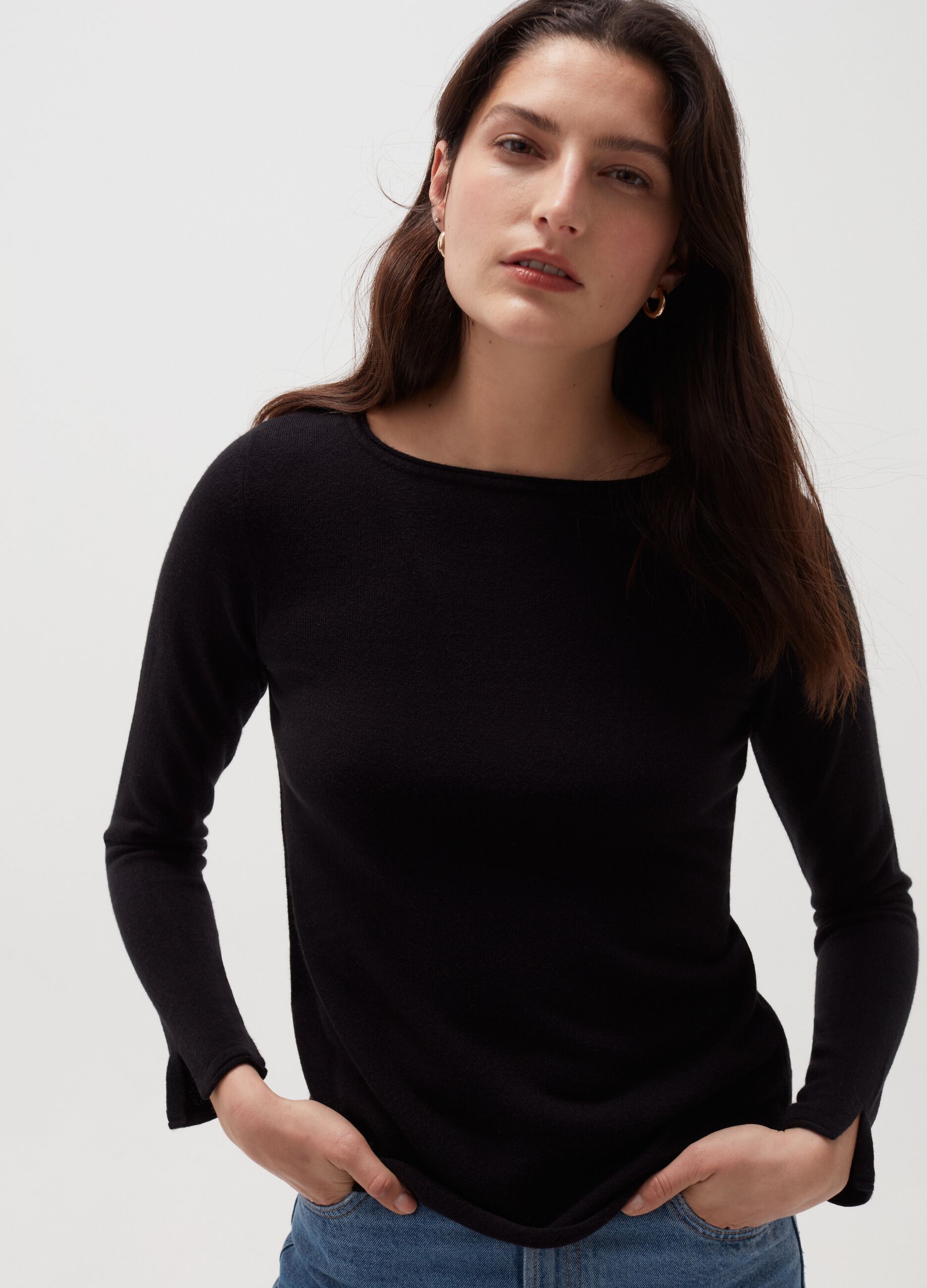 Pullover girocollo con spacchi_0