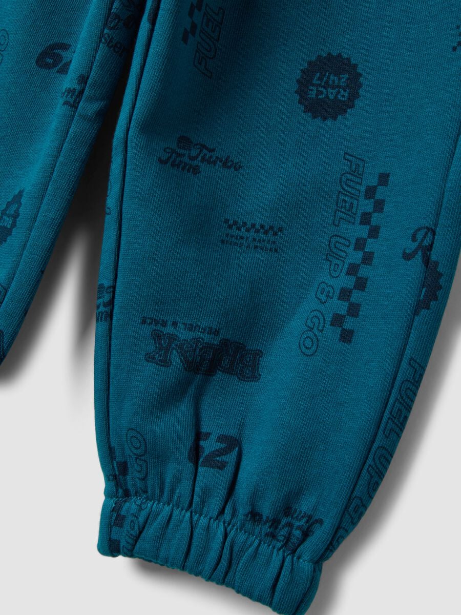 Pantaloni jogger blu in puro cotone con stampa all over_3