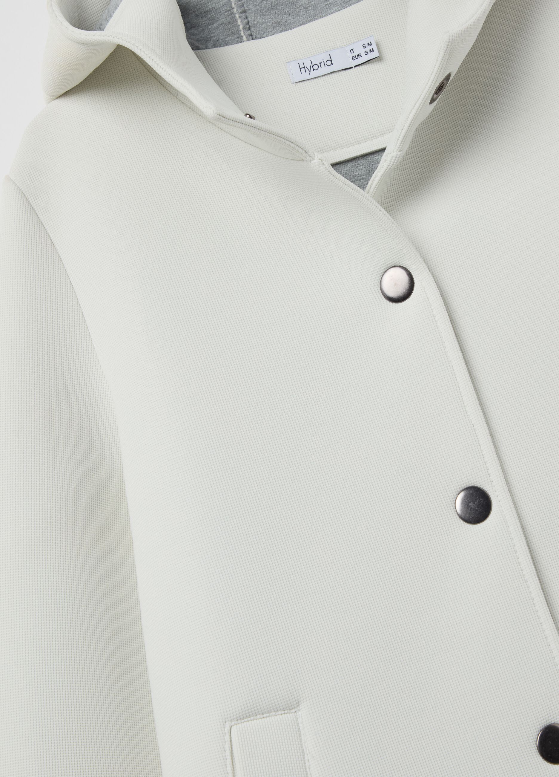 Hooded coat with buttons