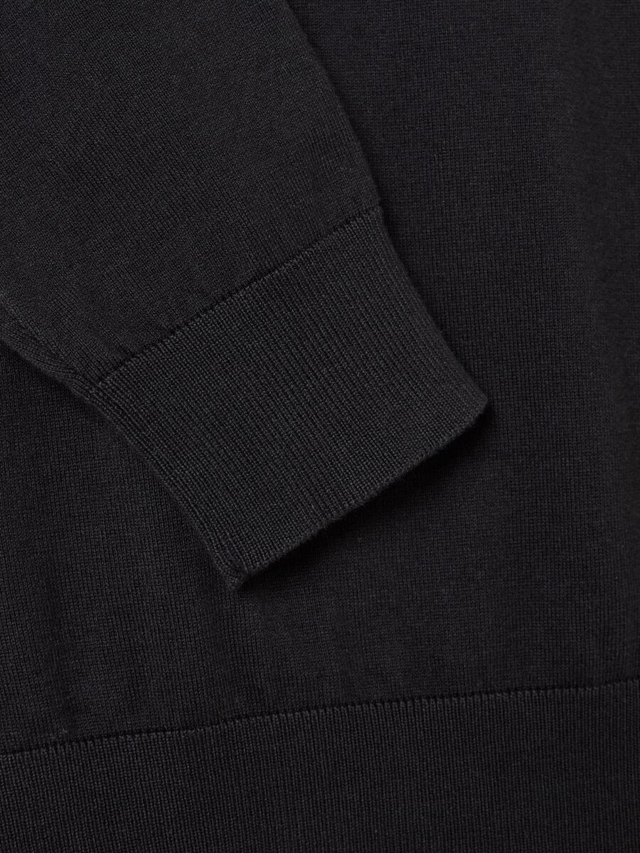 Pullover con scollo rotondo_2