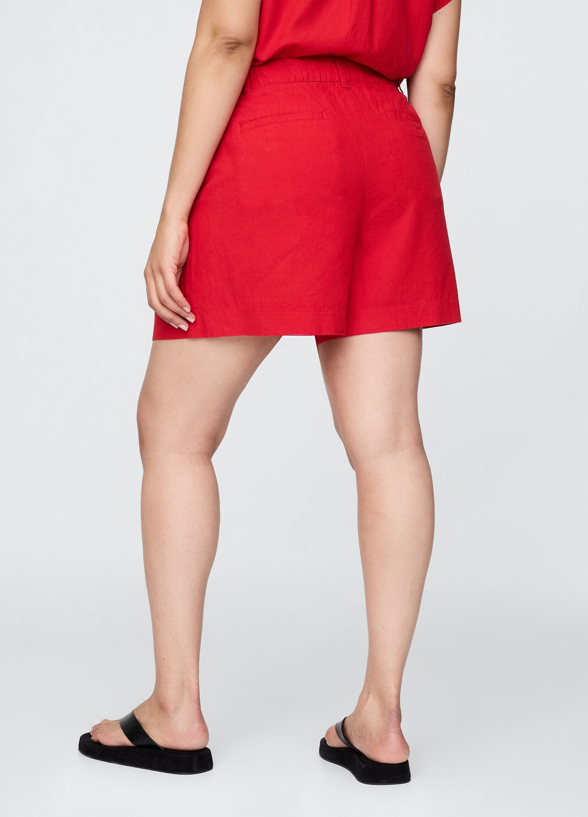 Red Gap Shorts in Linen and Viscose