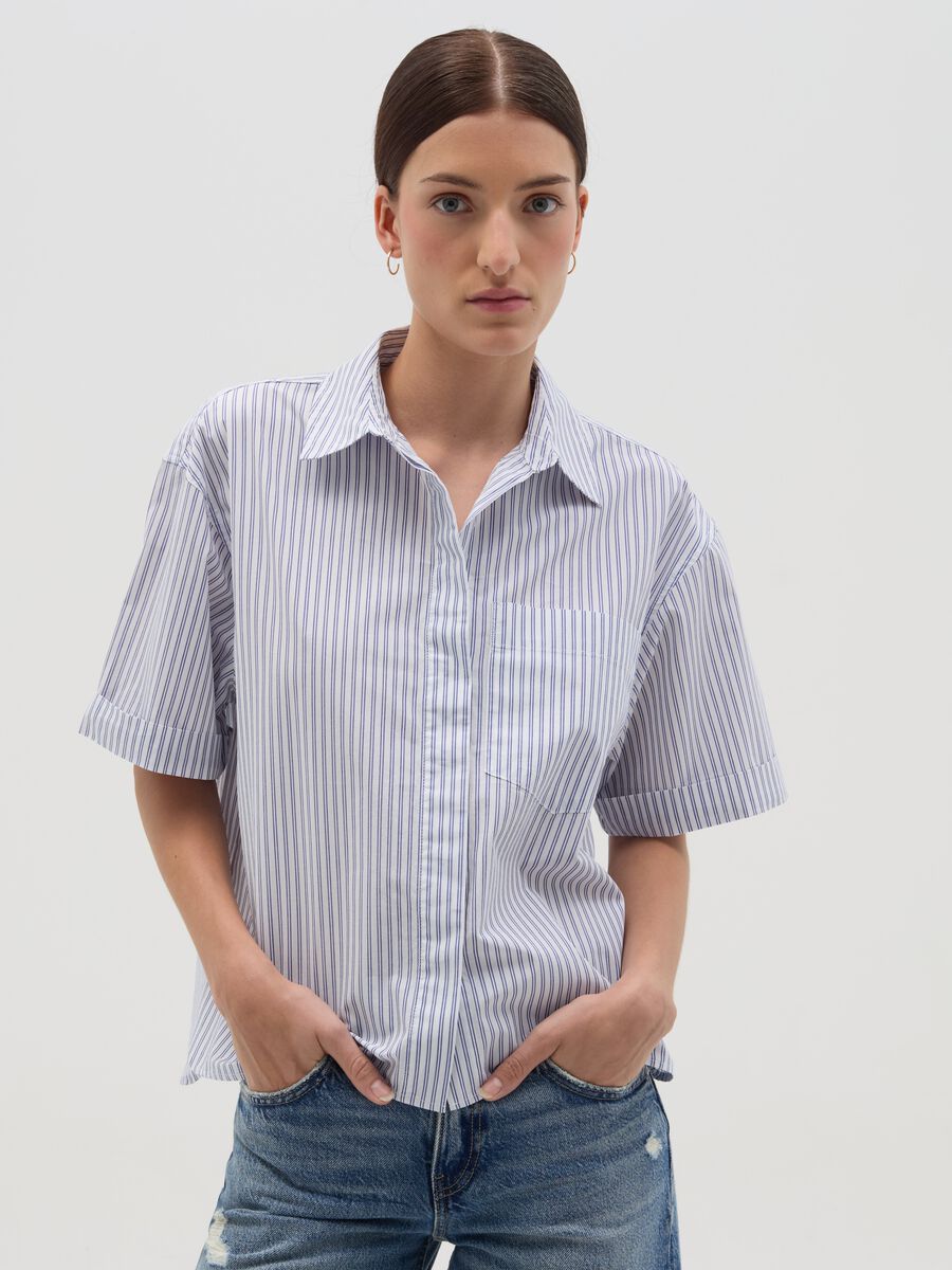 Short-sleeved shirt with striped pattern_0