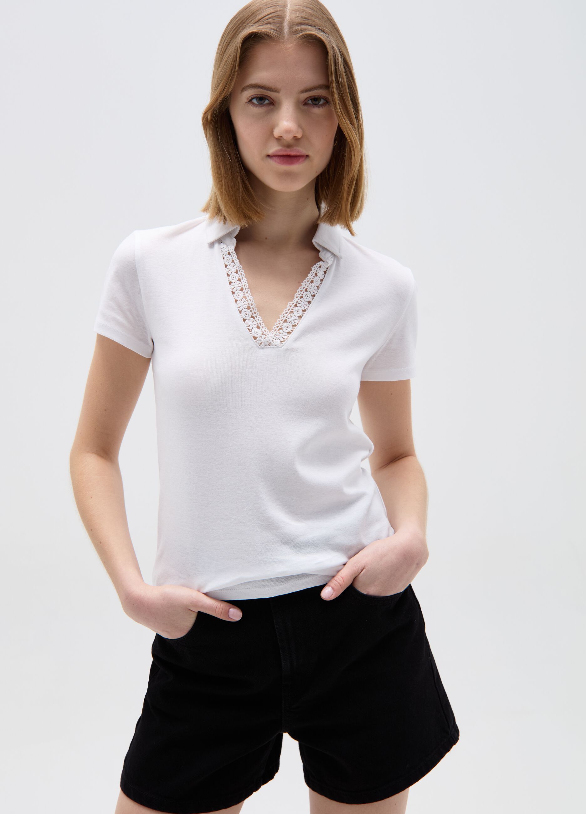 T-shirt with polo neck and crochet insert