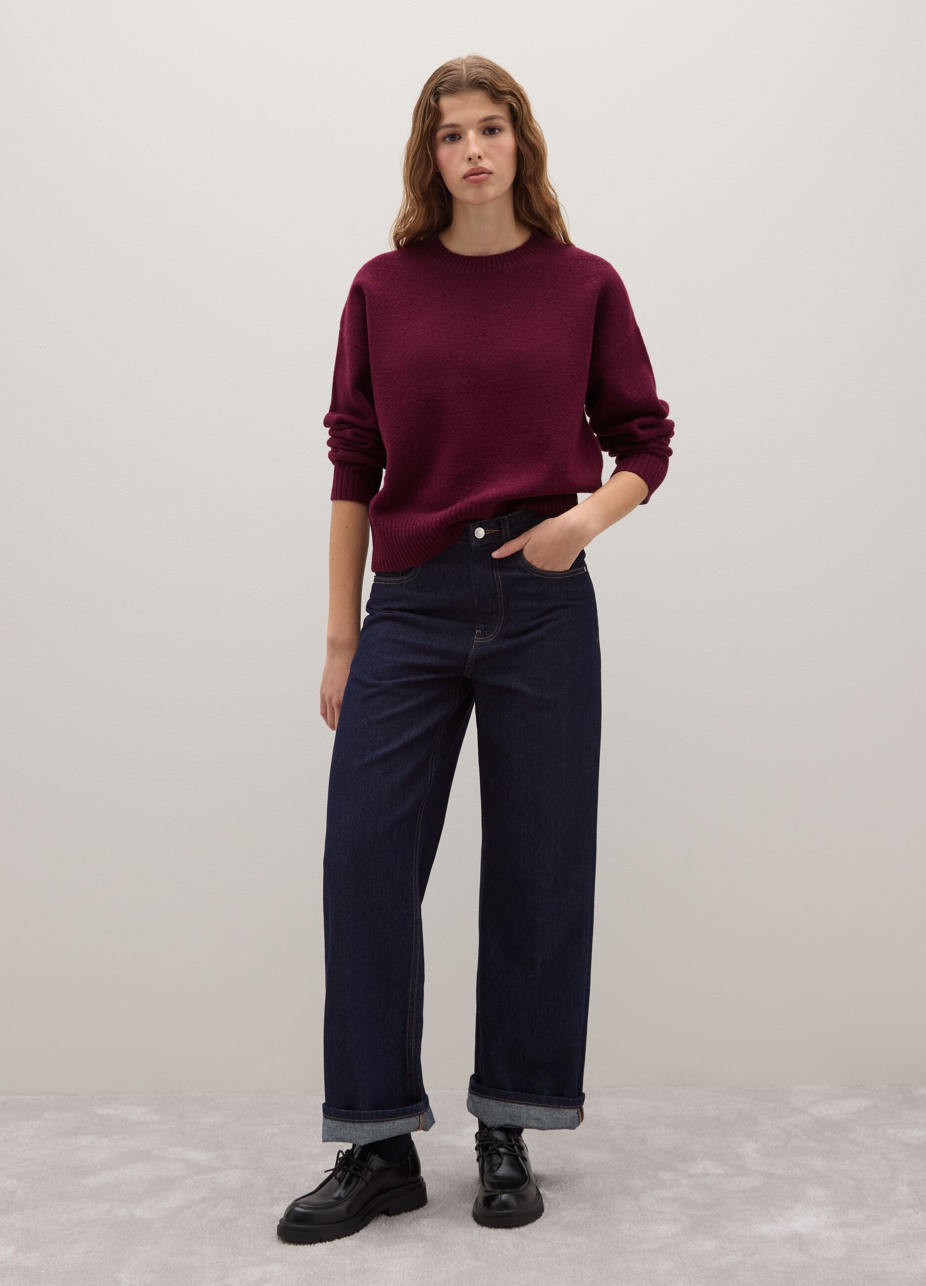 Red regular fit pullover with round neckline