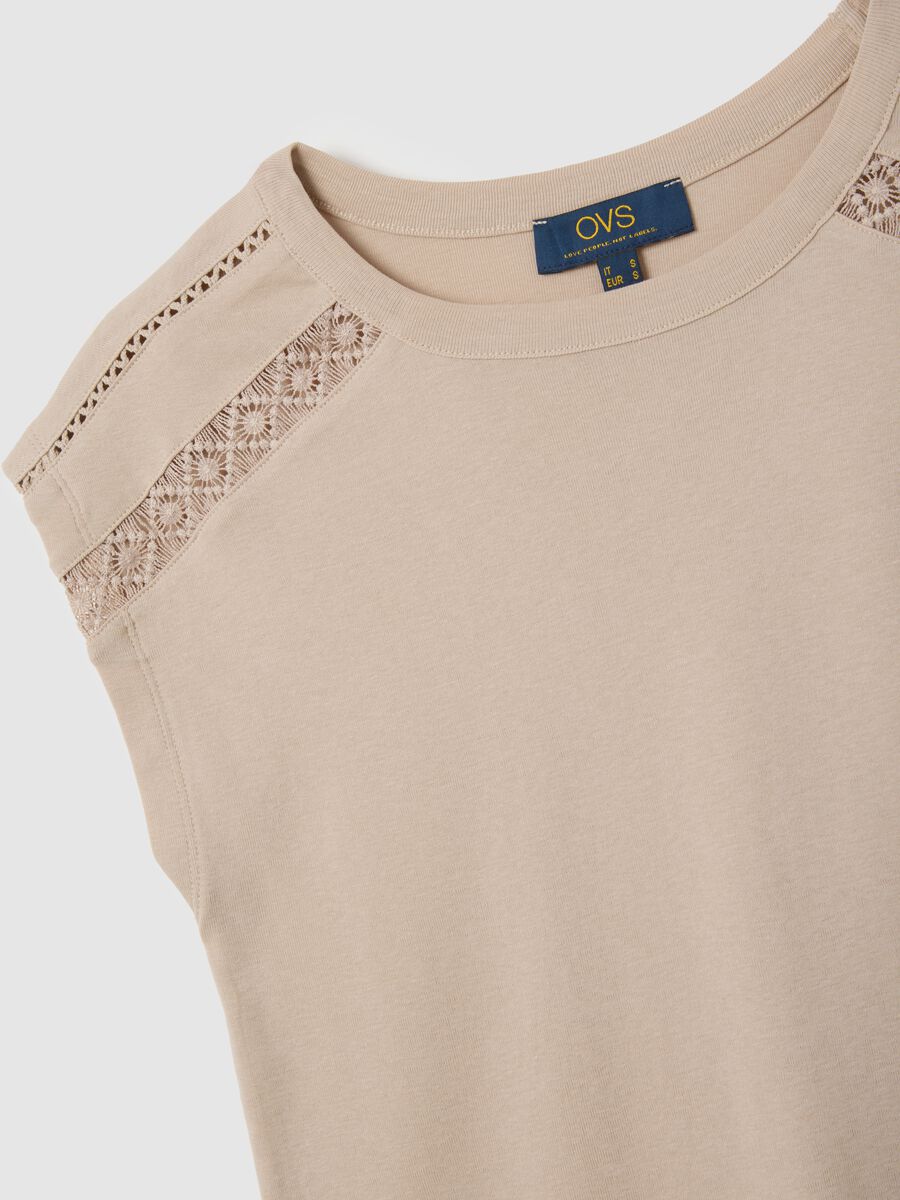 Women's beige pure cotton regular fit T-shirt with lace_1
