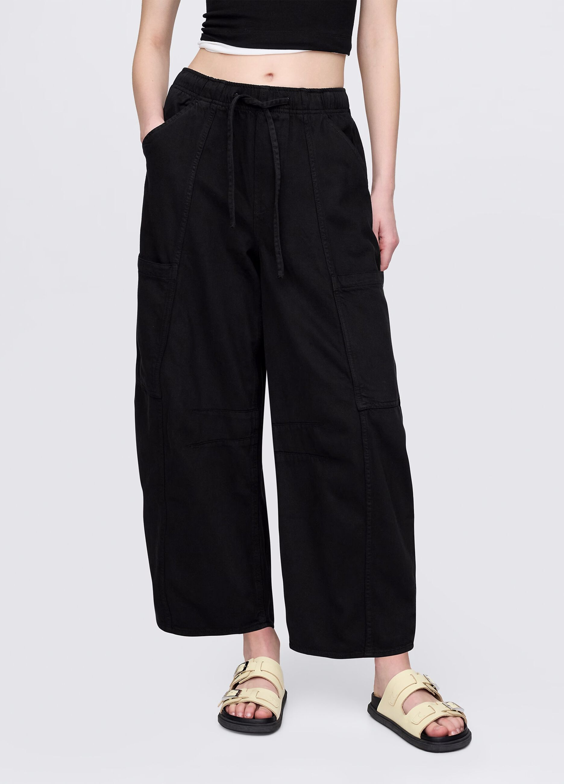 Black cargo trousers in cotton and Lyocell