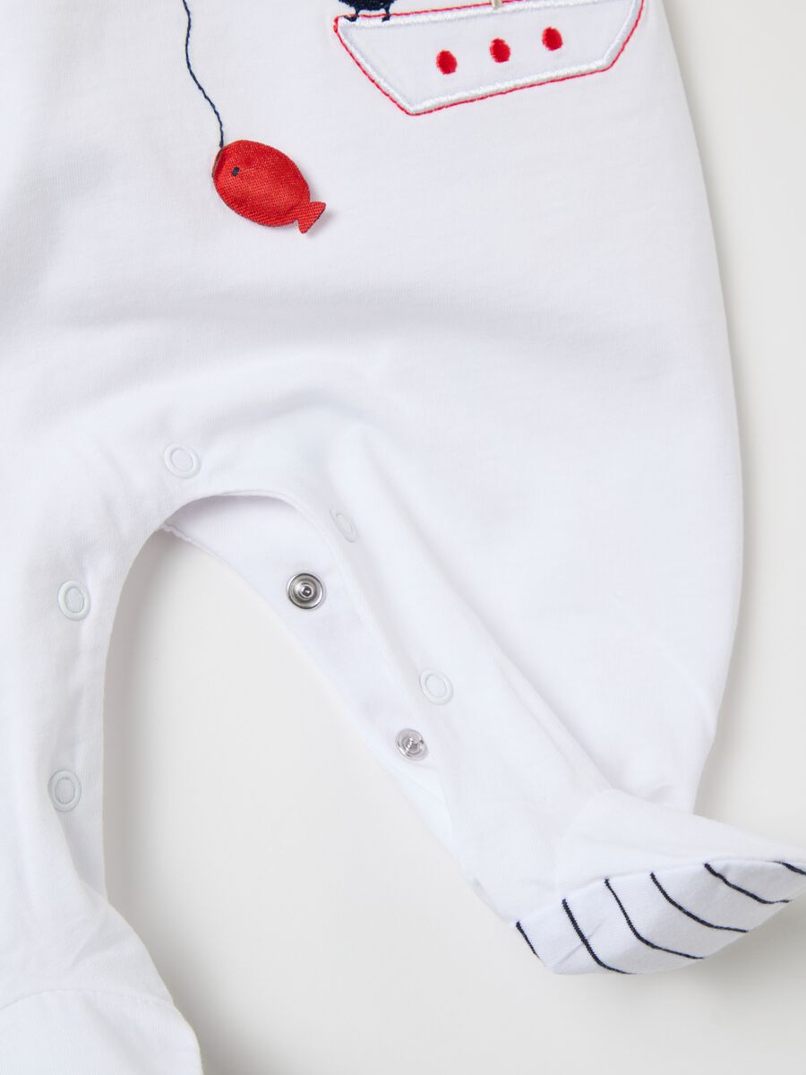 Cotton onesie with feet and "Piccoli Pescatori" embroidery_2