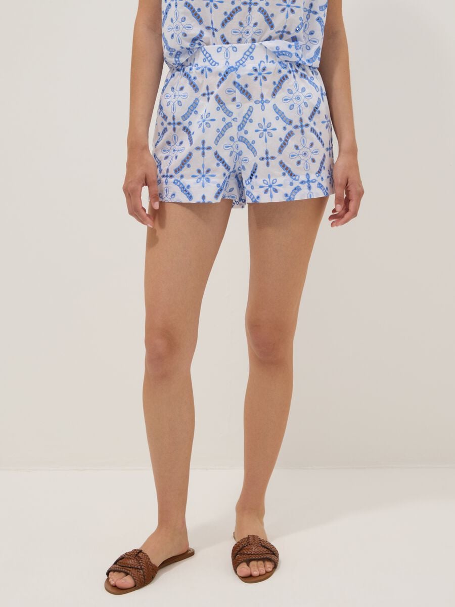 White organic cotton shorts with light-blue embroidery_1