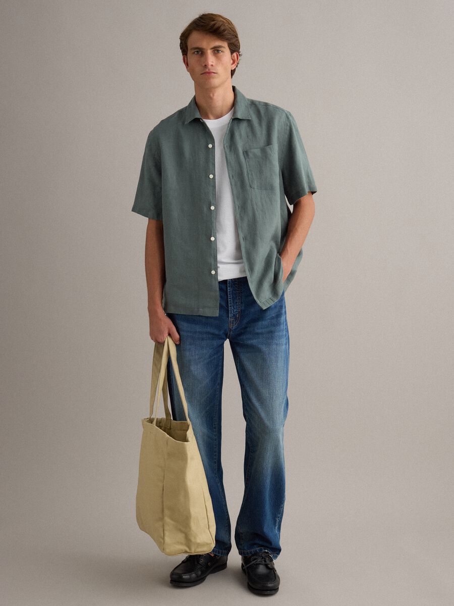 Camicia verde con collo bowling in puro lino regular fit_1