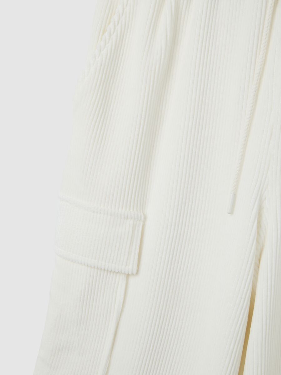White cotton blend wide leg cargo trousers_5