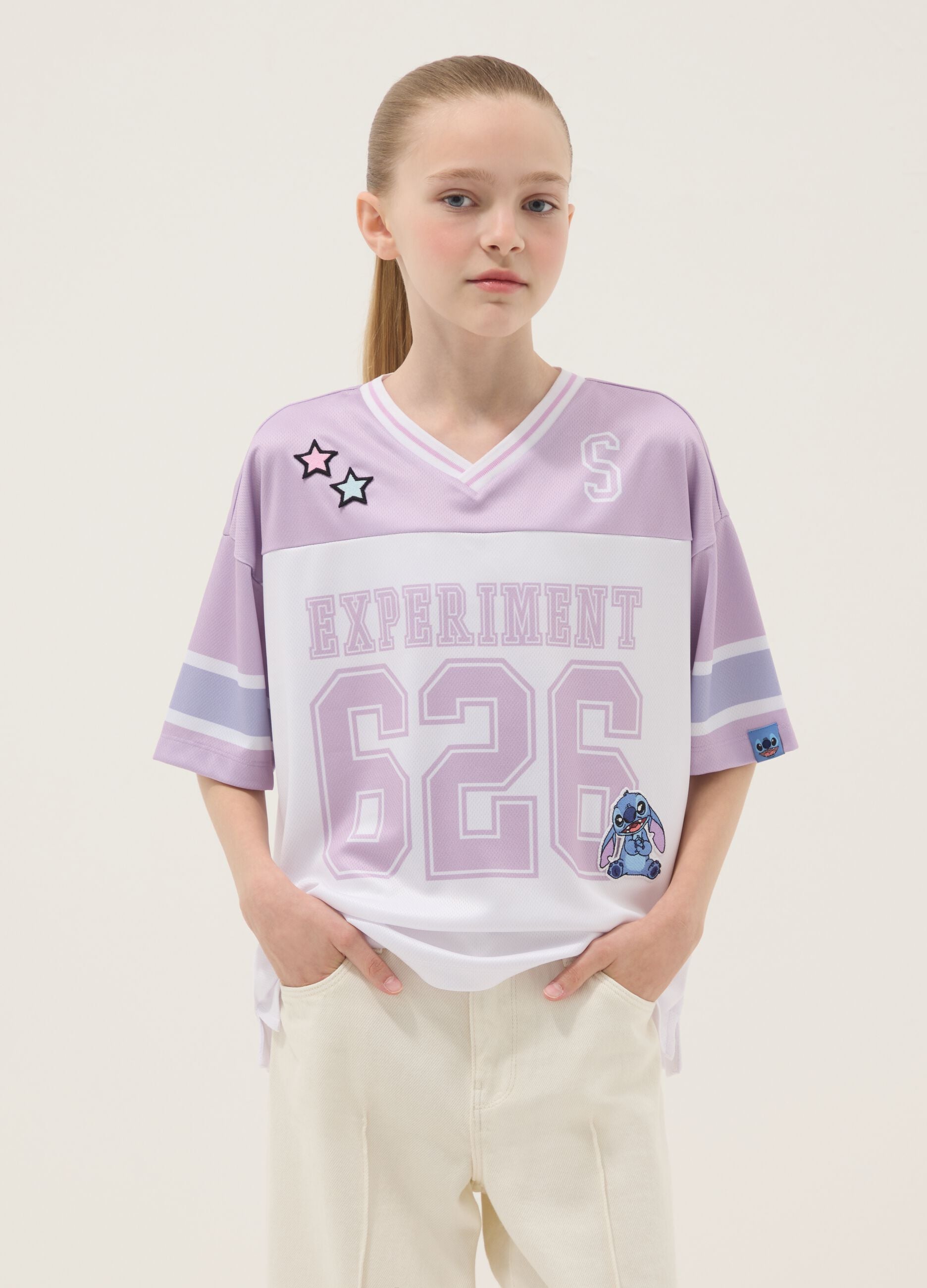 T-shirt in puro cotone multicolor da ragazza boxy fit con Stitch