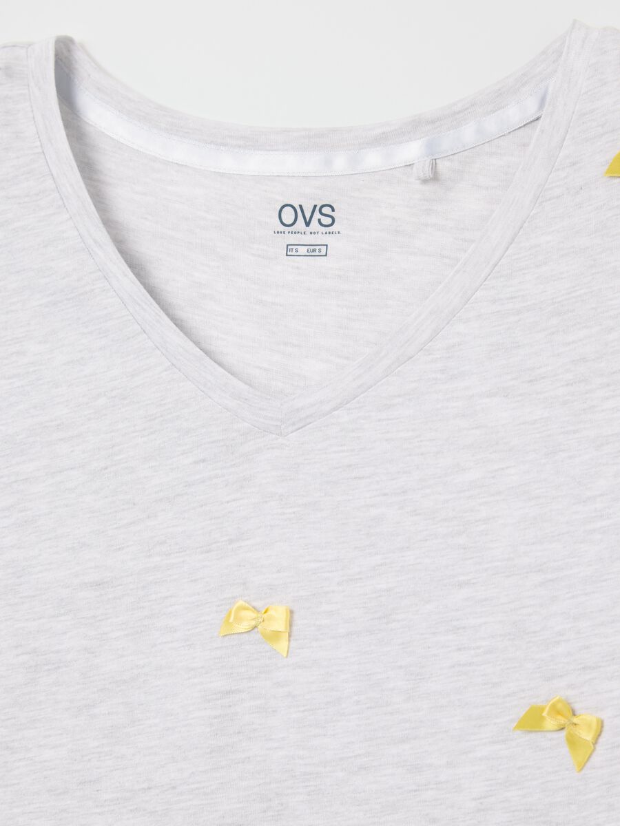 Grey pyjama top with yellow bows_5