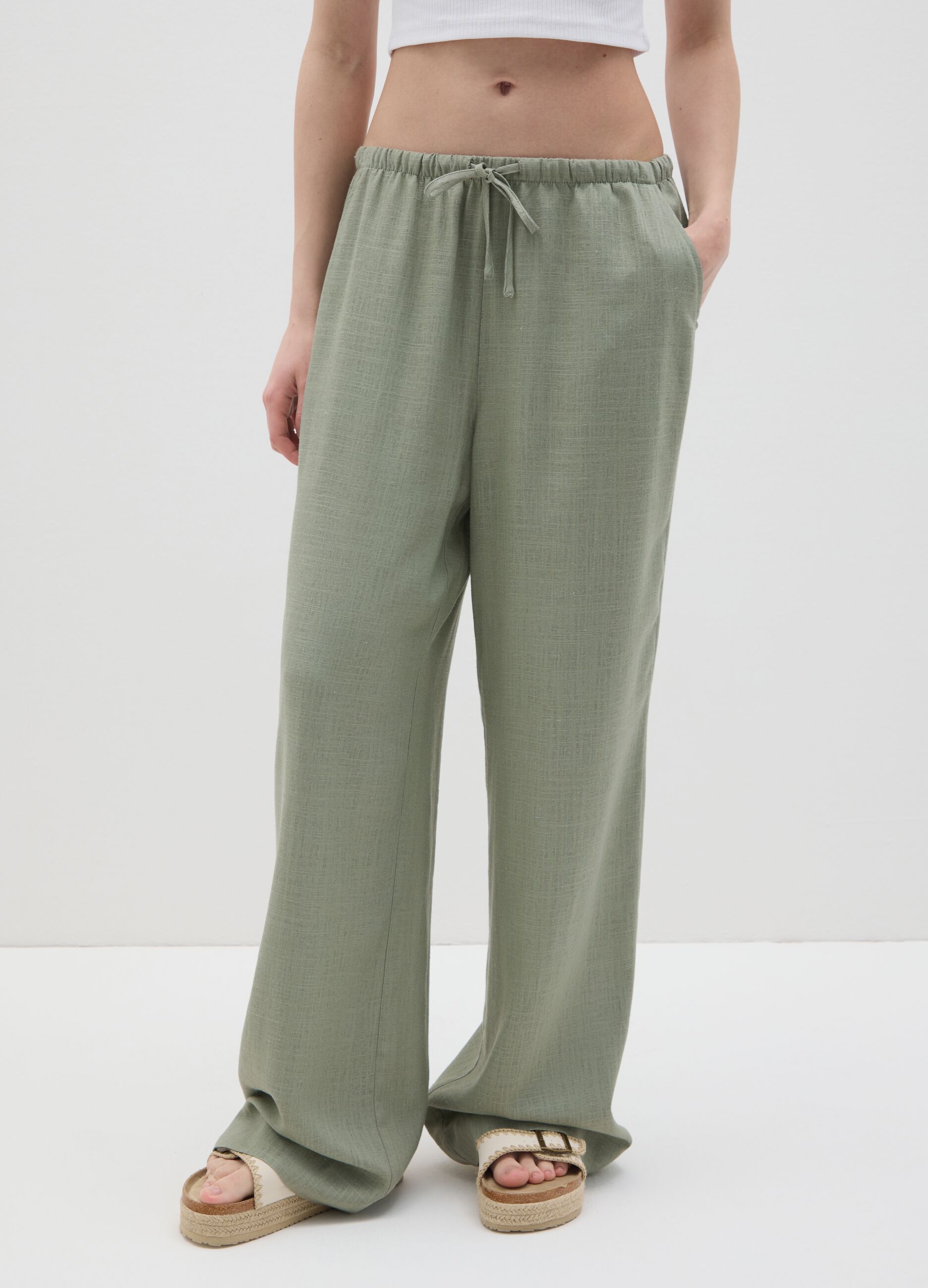 Green wide trousers made of viscose and linen