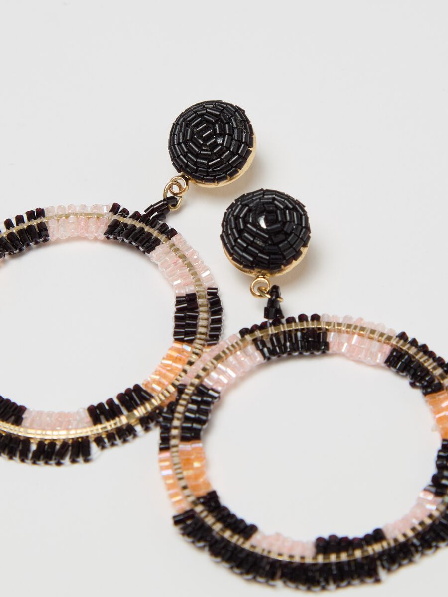 Earrings with beads and circle pendant_1