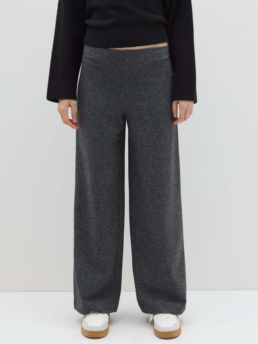 Pantaloni grigi a gamba larga_1