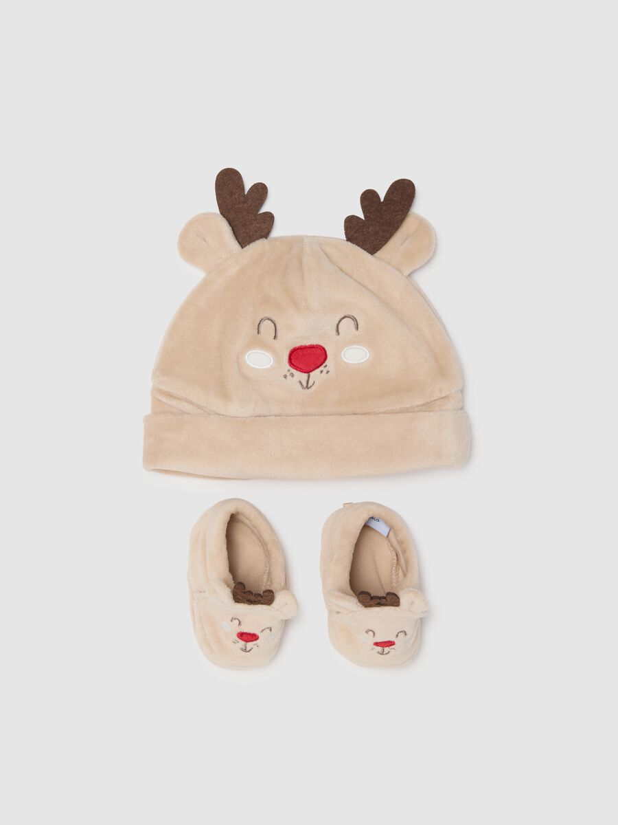 Set natalizio cappellino e scarpette da neonato in velour beige_0