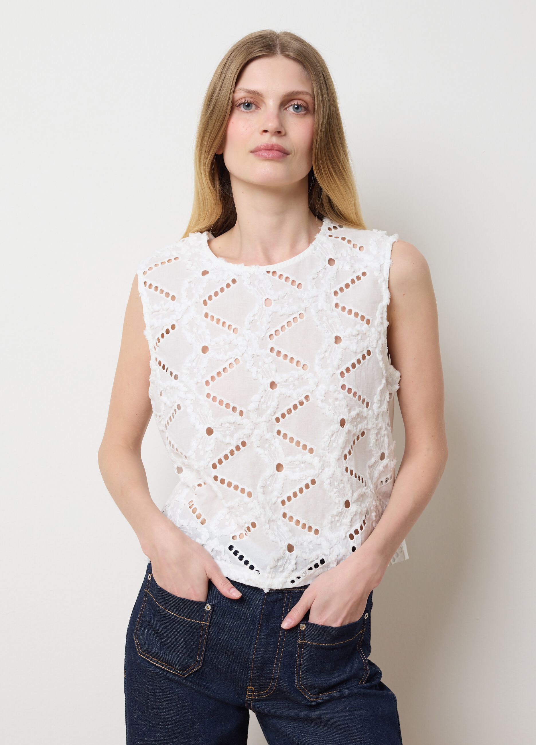 Top in sangallo bianco in cotone