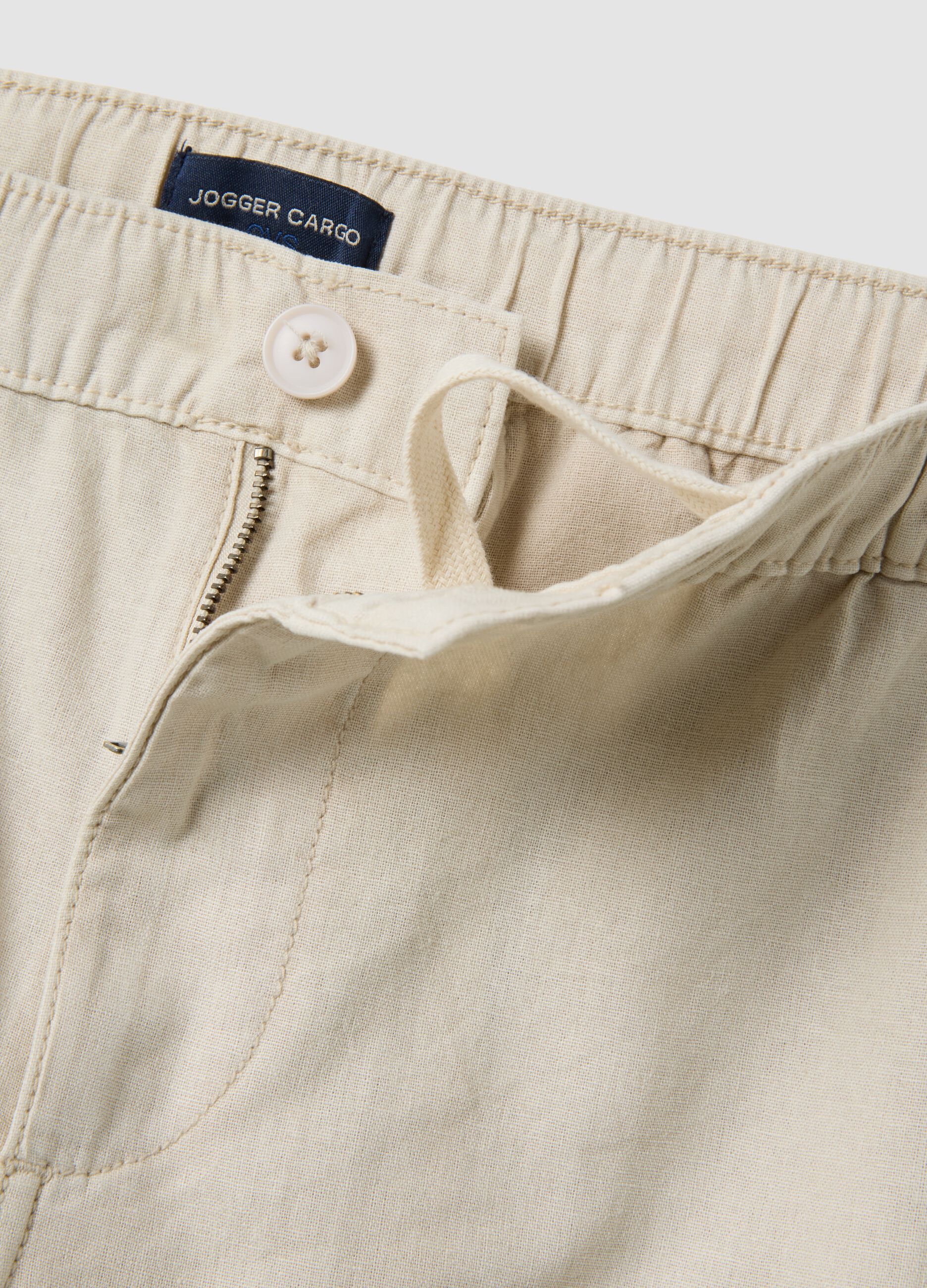 Beige cargo bermuda shorts in a linen and cotton blend