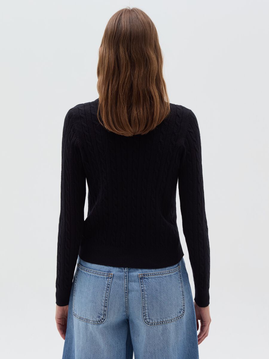 Ribbed pullover with cable-knit design_5