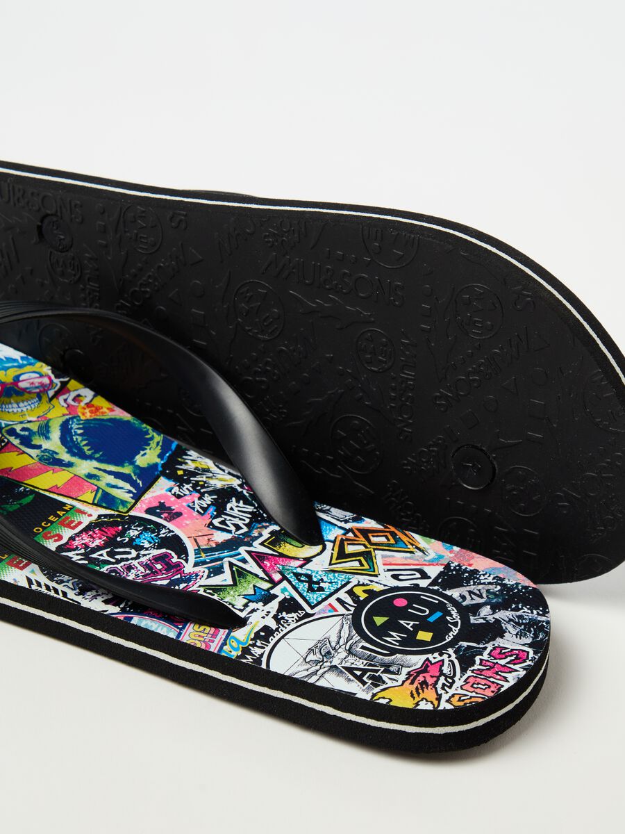Thong sandals with graffiti-style print_2