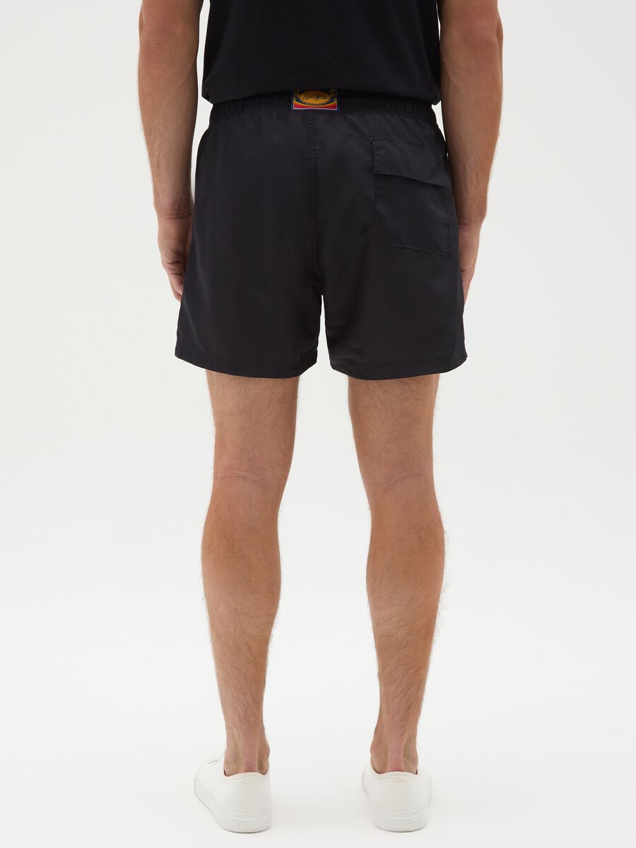 Shorts da uomo in nero con stampa Pokémon_3