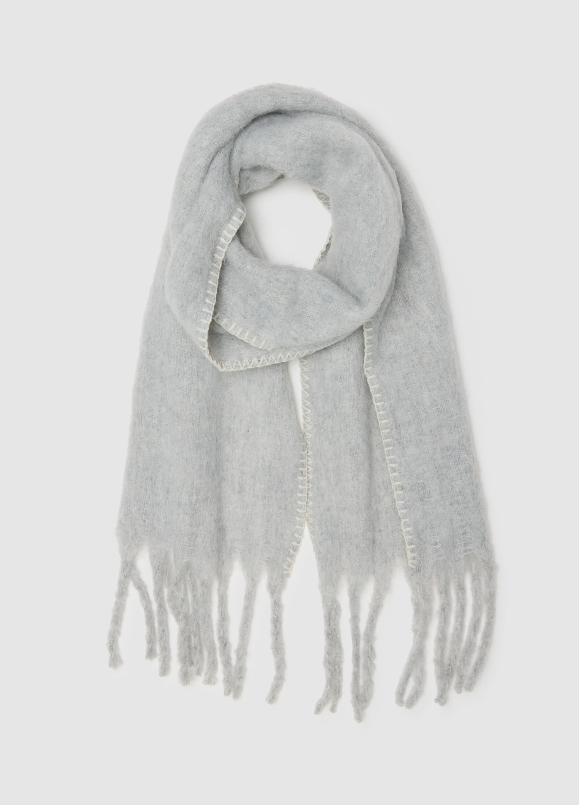 Sciarpa grigia con frange