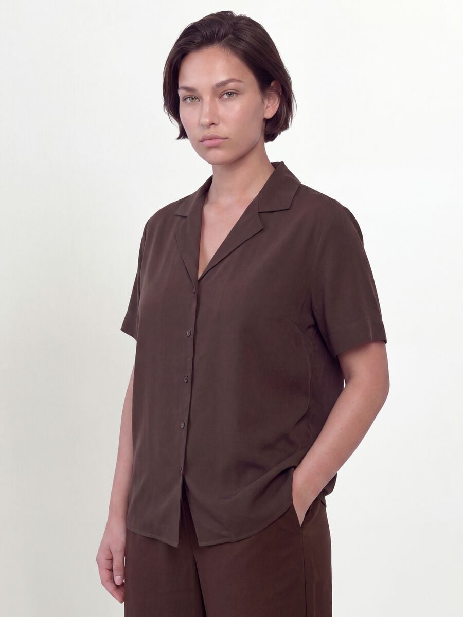 Camicia over fit marrone in misto viscosa a maniche corte_3