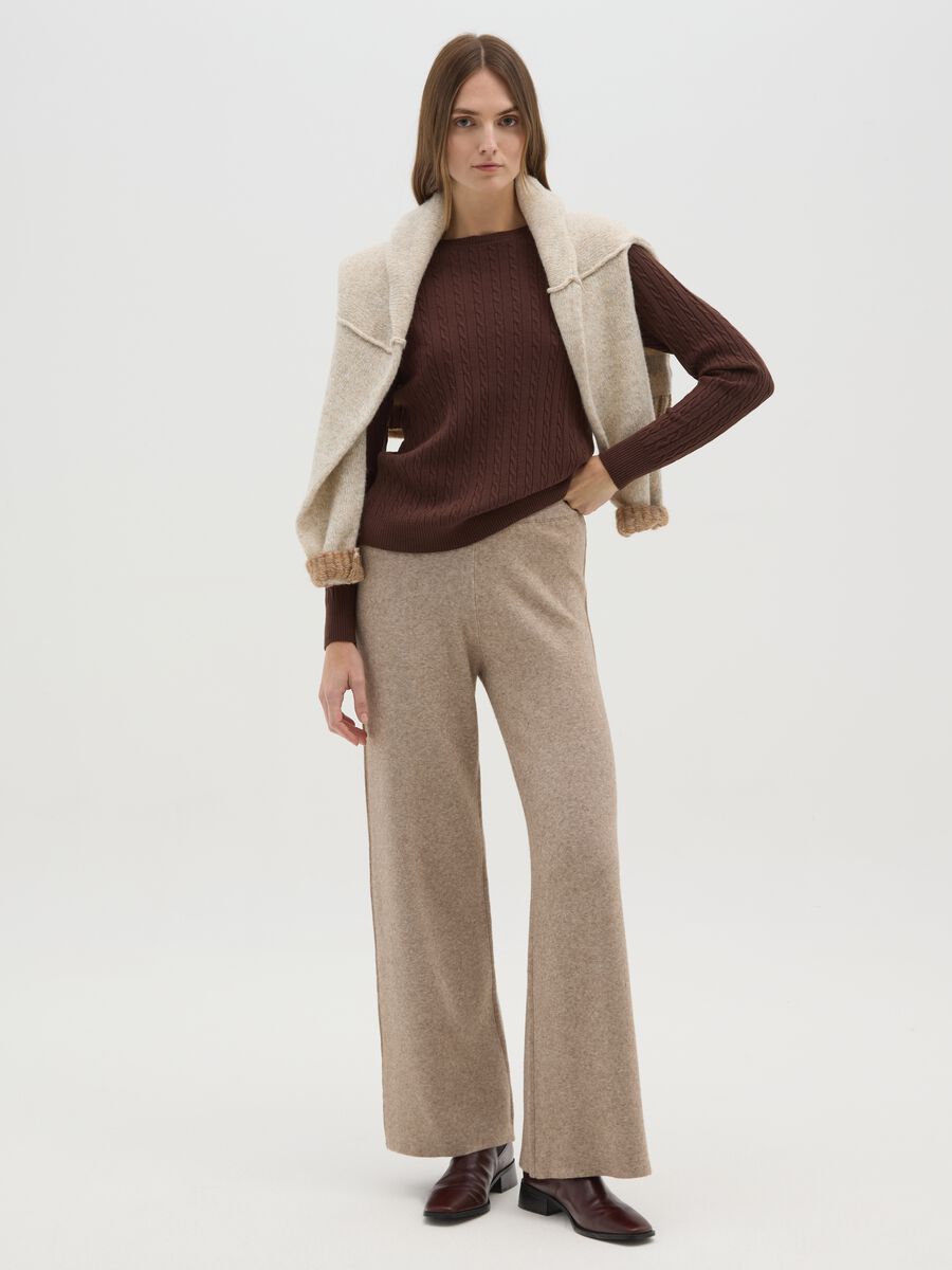 Golf marrone con lavorazione a trecce_2