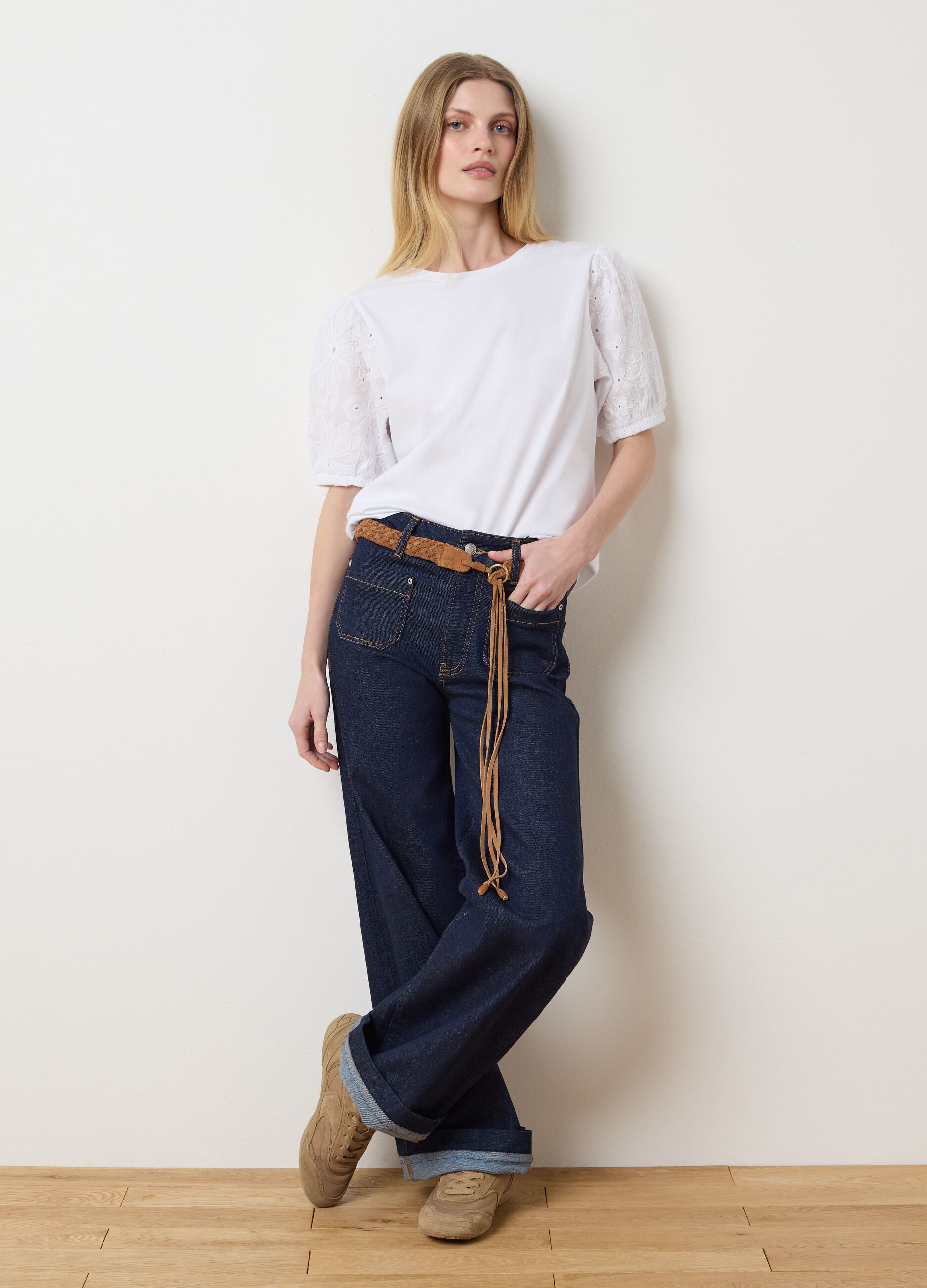 White T-shirt with embroidered sleeves by Les Copains