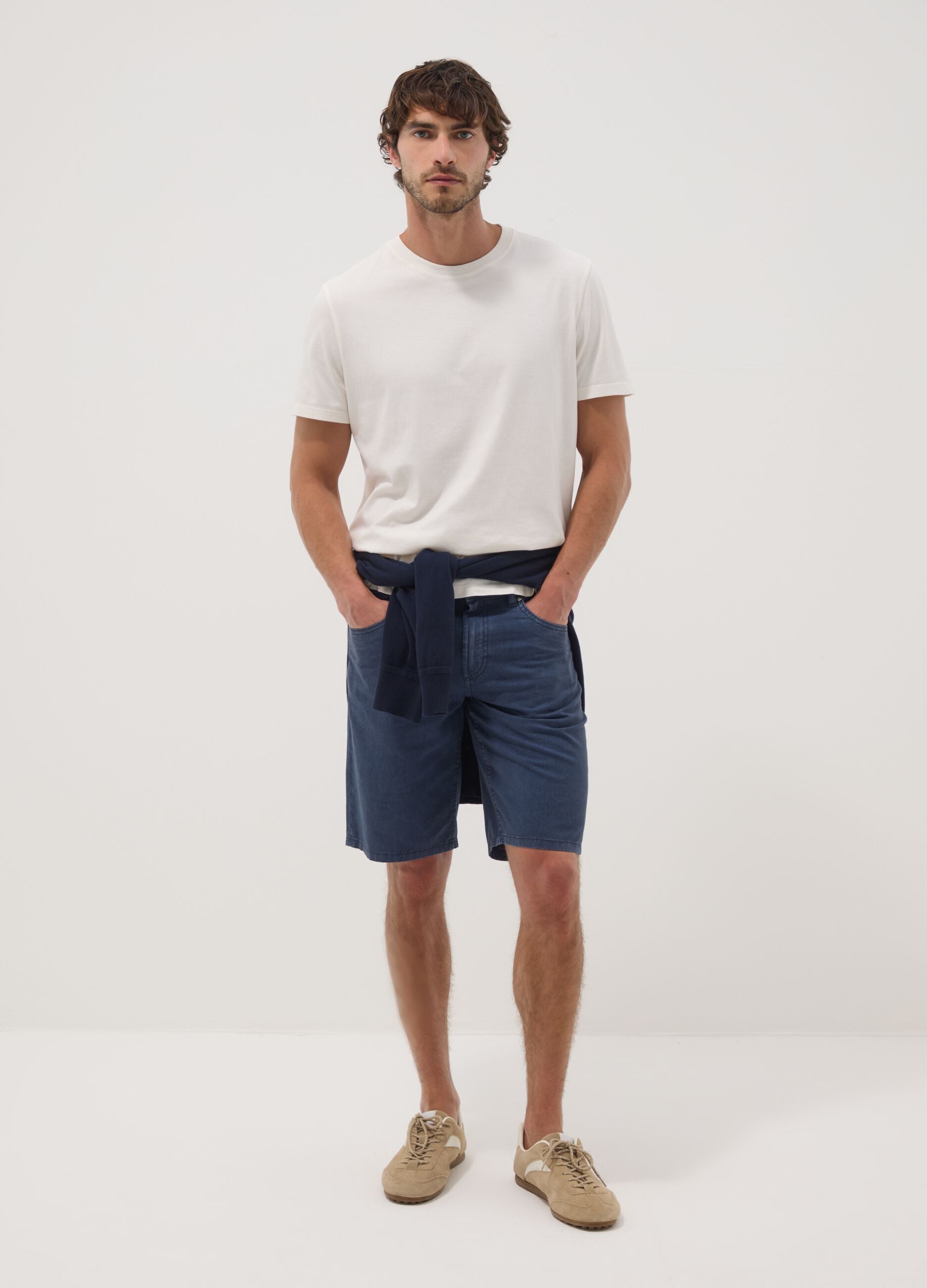 Blue linen-cotton blend five-pocket Bermuda shorts