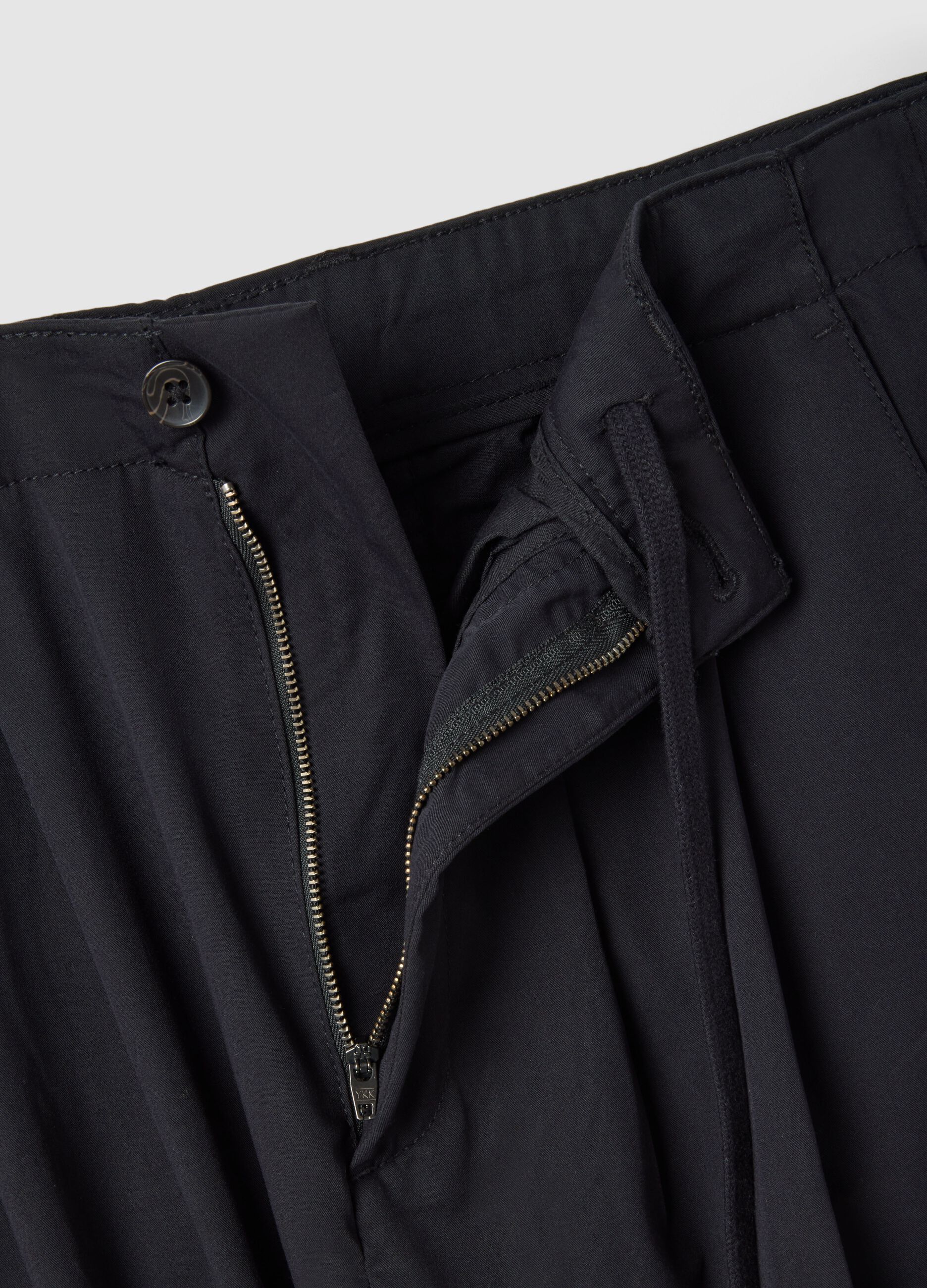 Pantaloni chino neri in viscosa elasticizzati regular fit