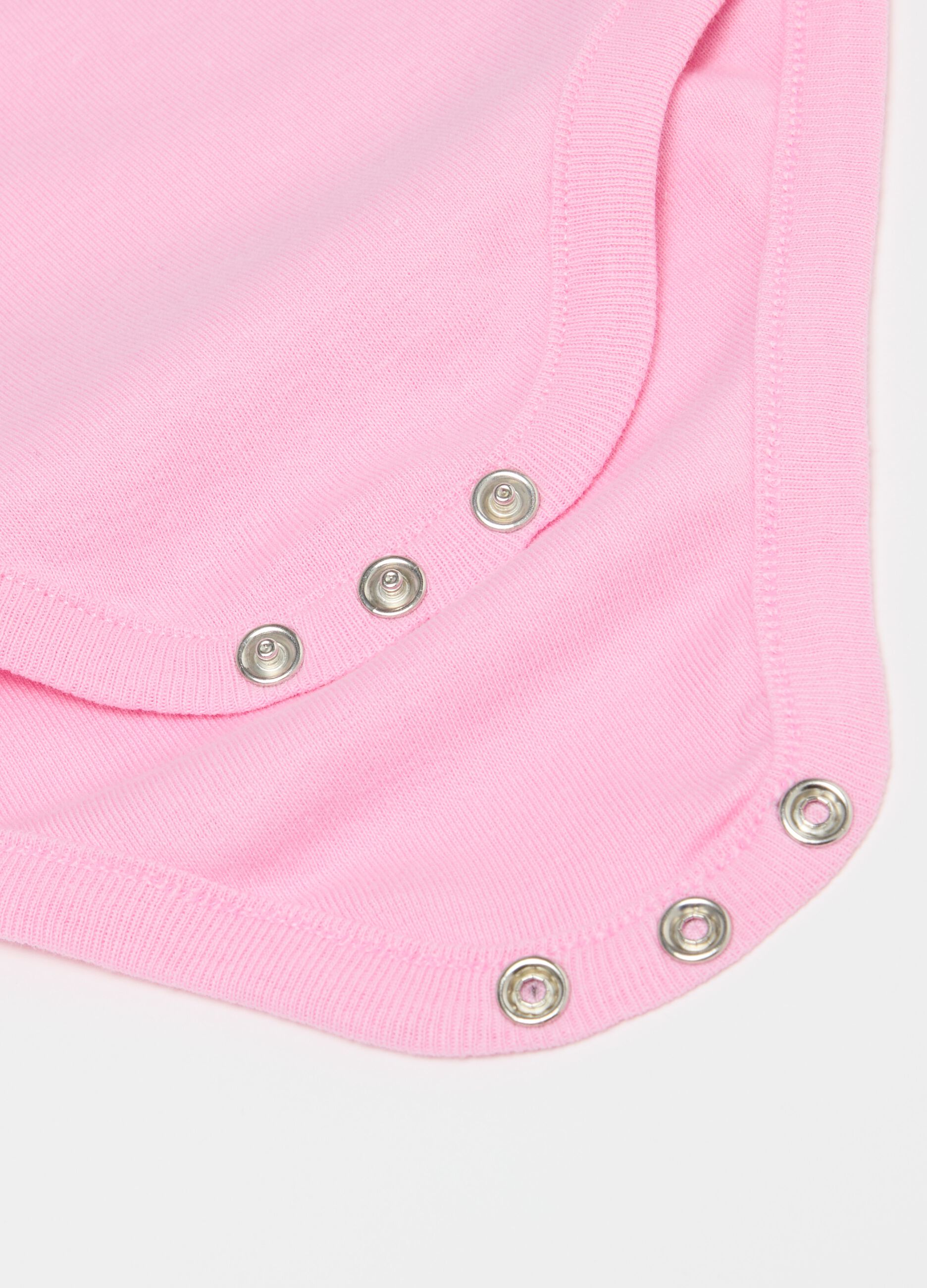 Three-pack short-sleeved bodysuits in organic cotton