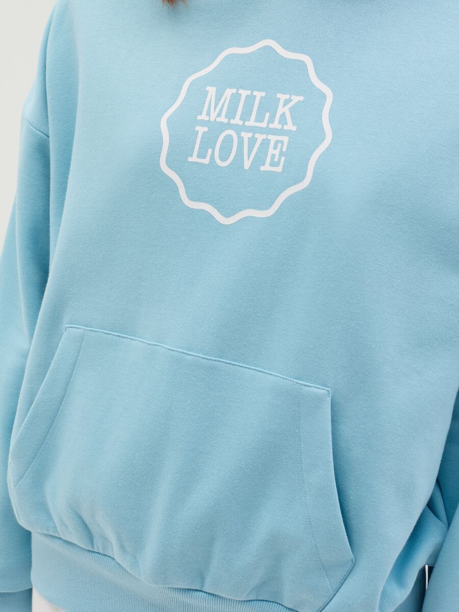 Sweatshirt with hood and pocket_2