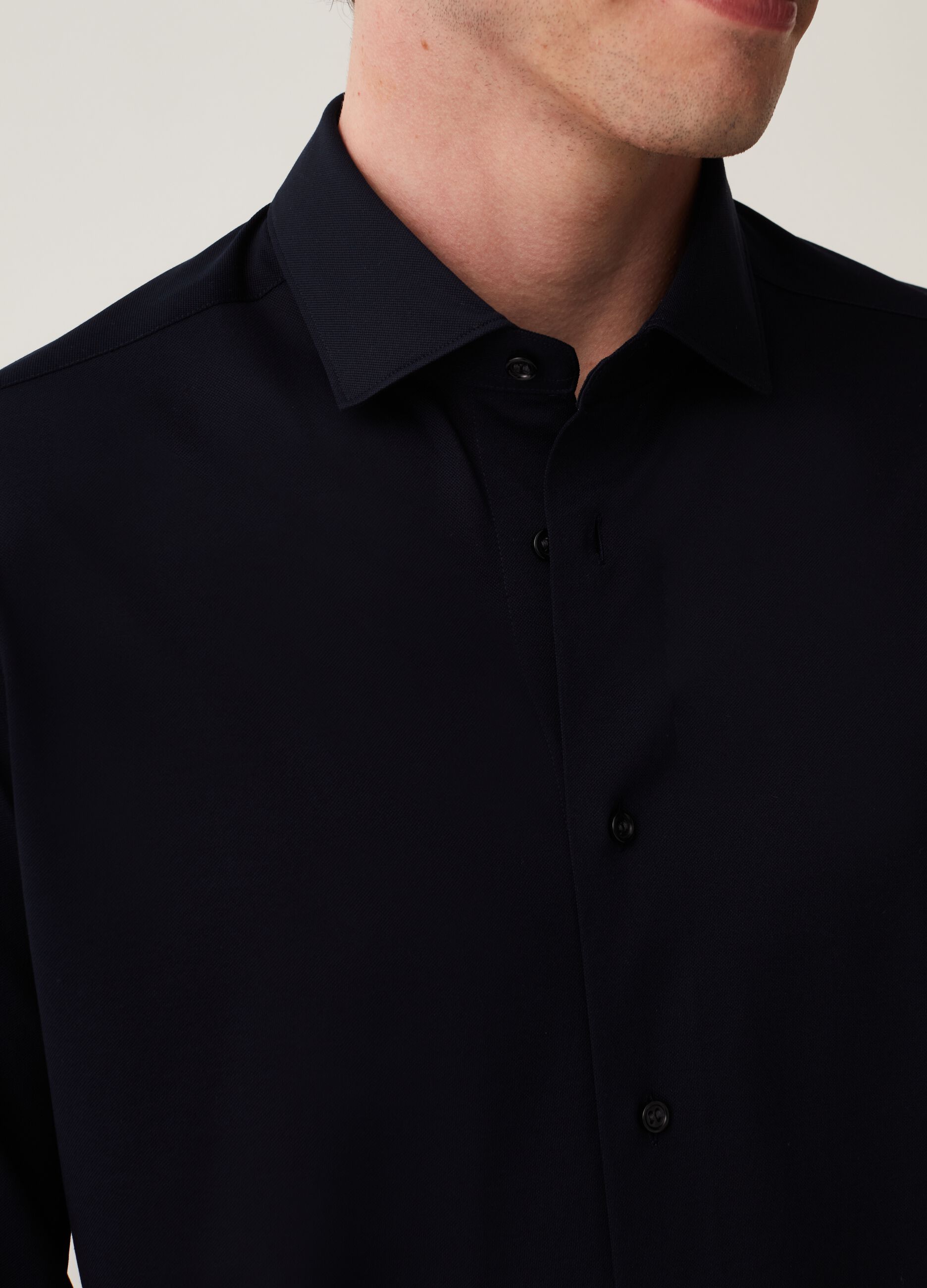 Travel shirt slim fit in maglia tinta unita_1