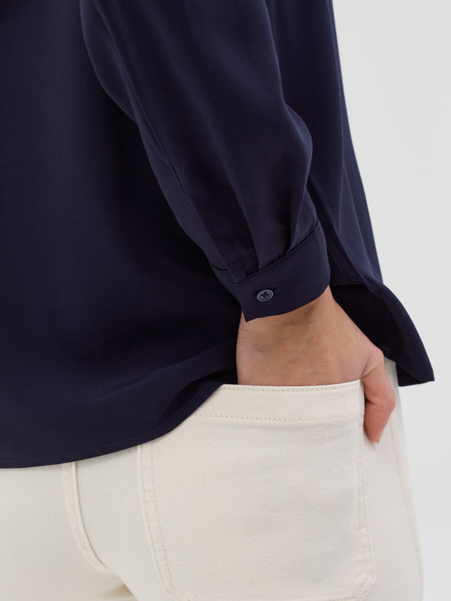 Viscose blouse with V neck_2