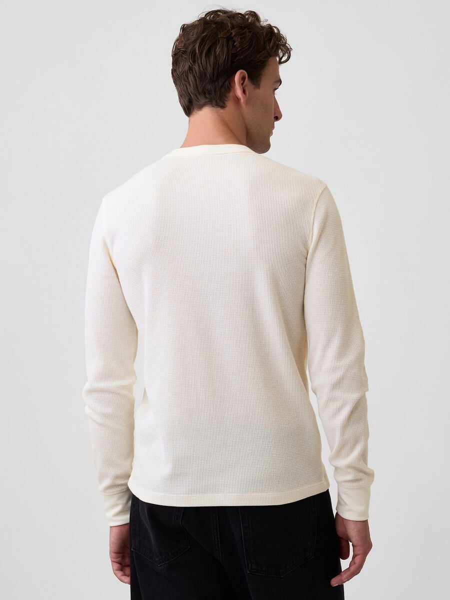 T-shirt bianco avorio in cotone elasticizzato a maniche lunghe con logo GAP_2