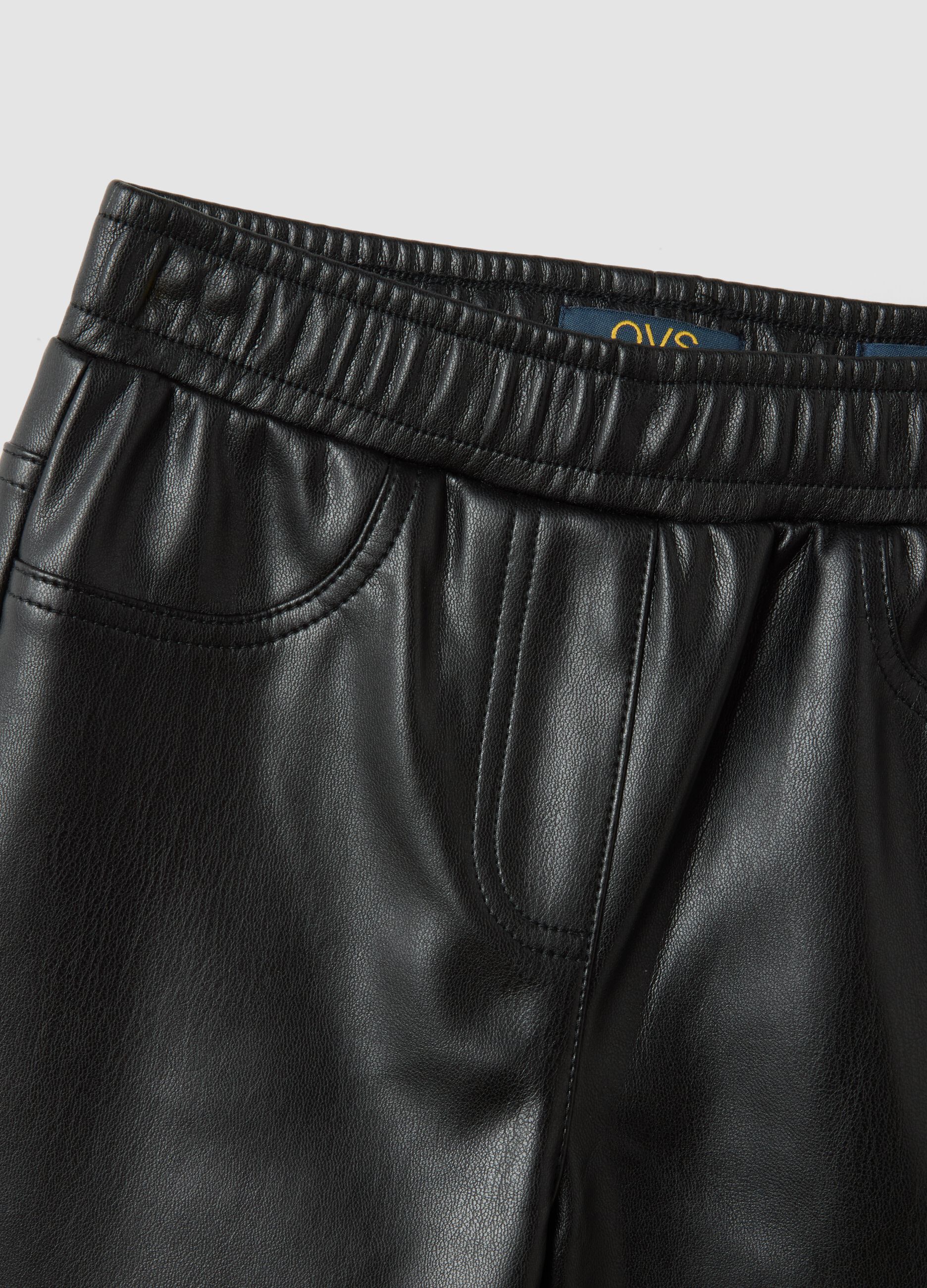Pantaloni neri flare con vita elasticizzata