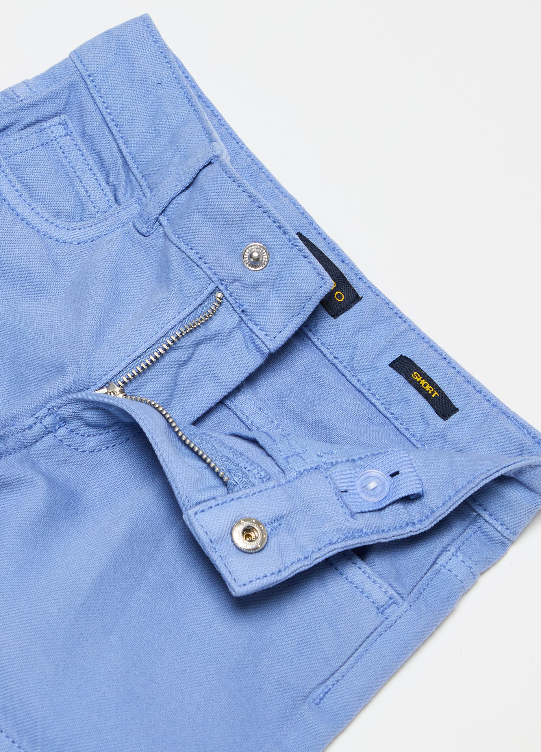 Drill shorts with five pockets