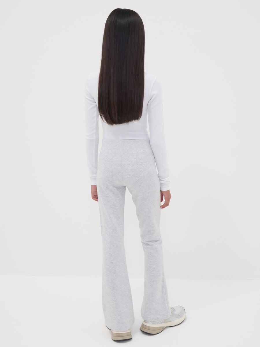 Pantaloni grigi flare in cotone organico elasticizzato per ragazza_1
