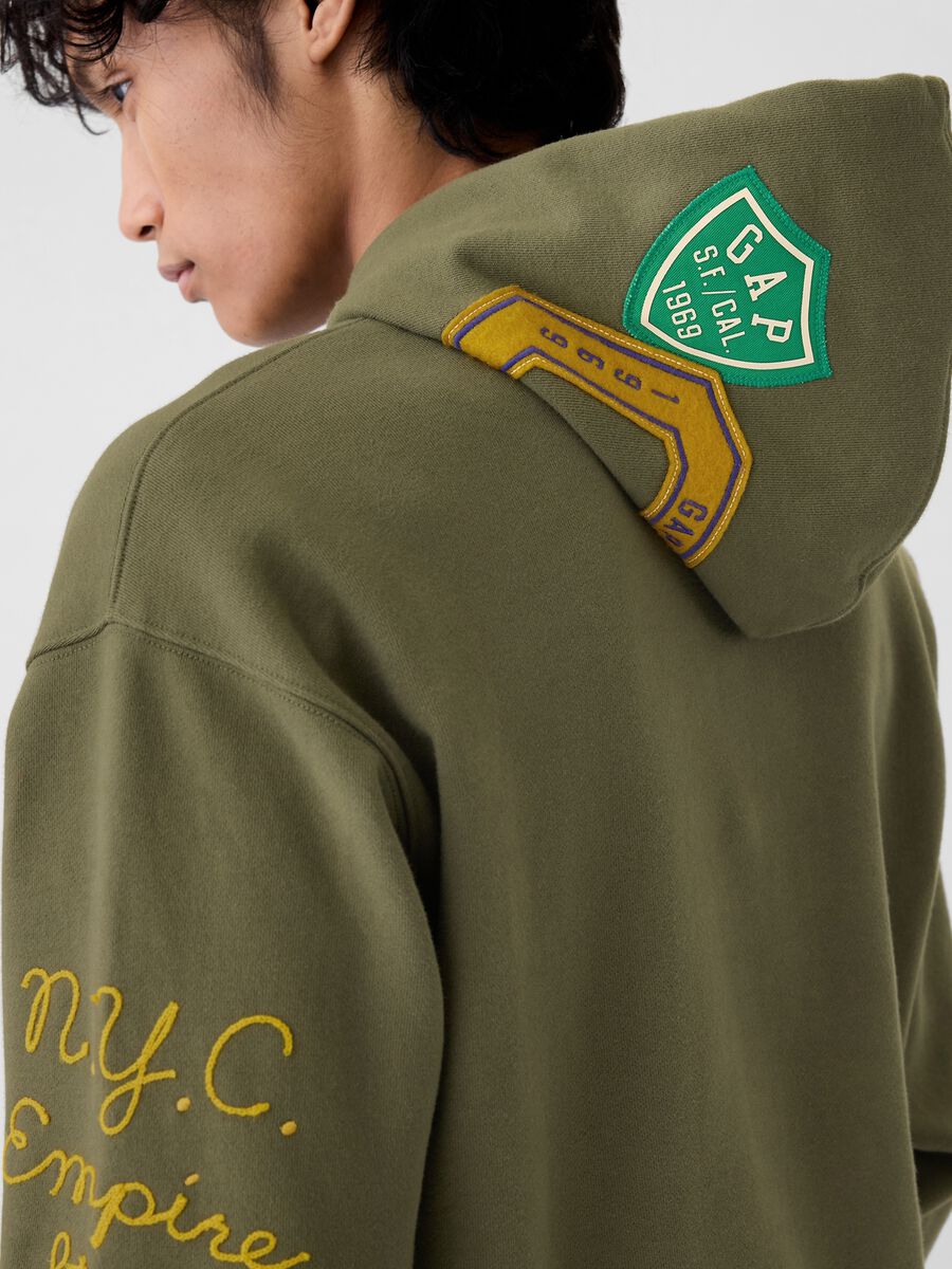 Sweatshirt with hood and logo patch_3