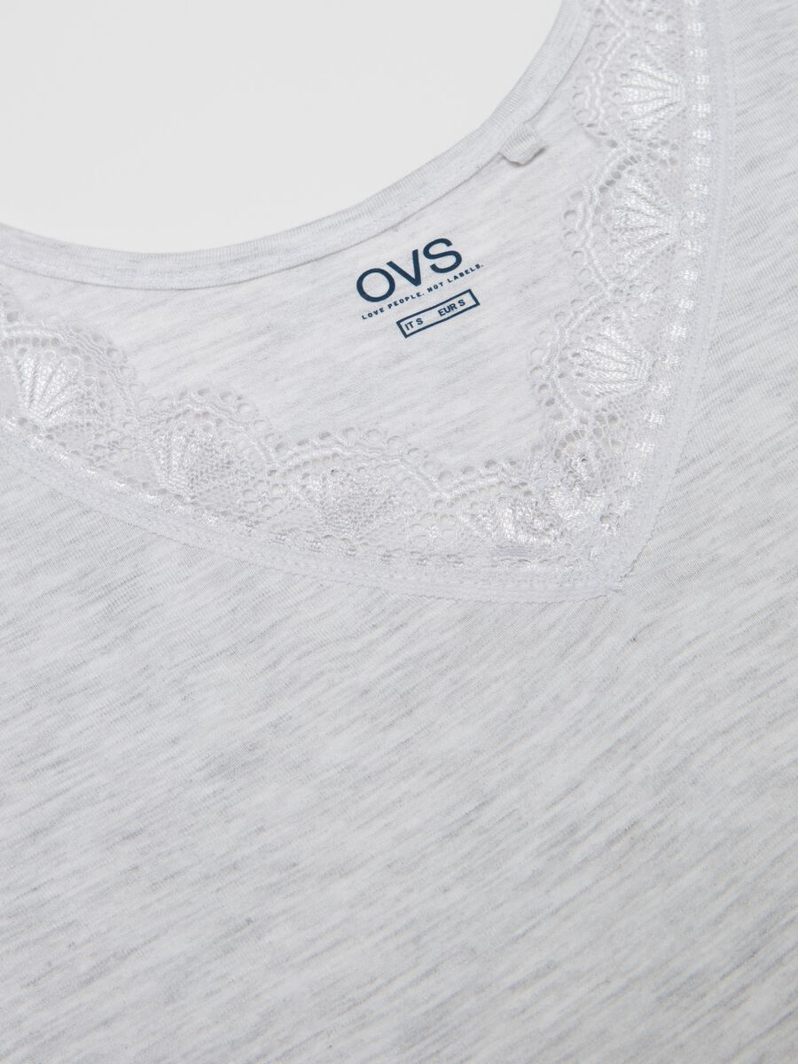 Vest with V neck and lace_5